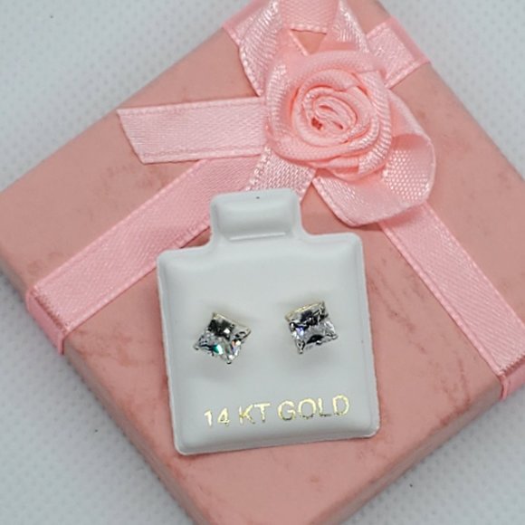 14 KT Yellow Gold Screw Backing Stud Earrings - Picture 4 of 9